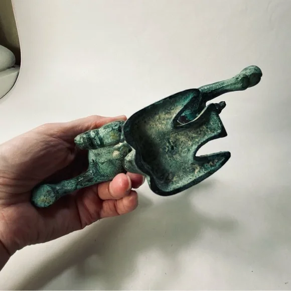 5 1/2" Vintage Reproduction of the Flying Horse of Gansu Statue Green Patina - Picture 10 of 16